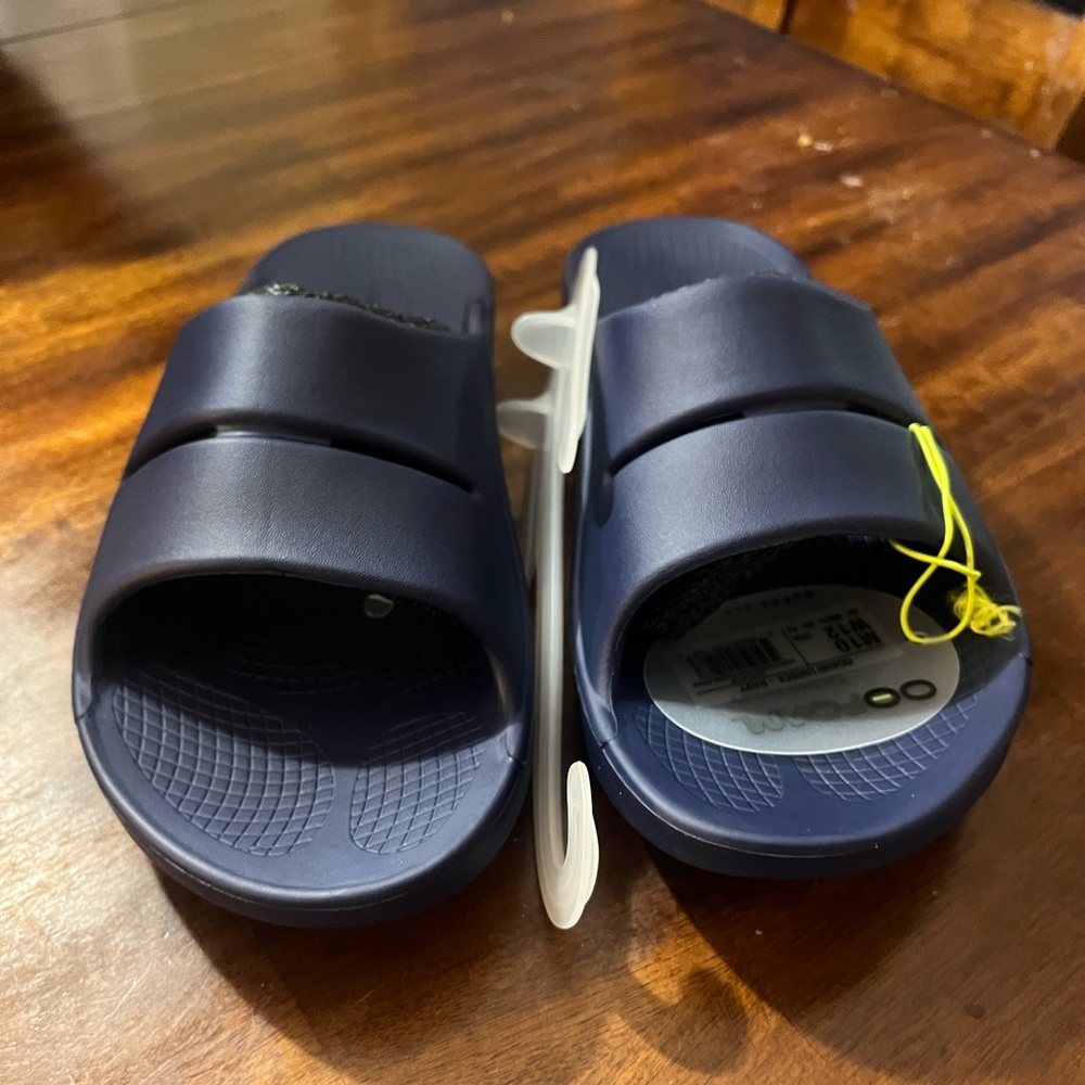 NWT OOFOS Recover Slides - M10 W12